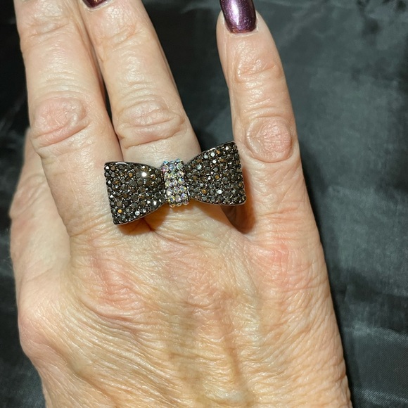 NWT Crystal Bow stretch ring one size fits all black color with crystals - Picture 7 of 8